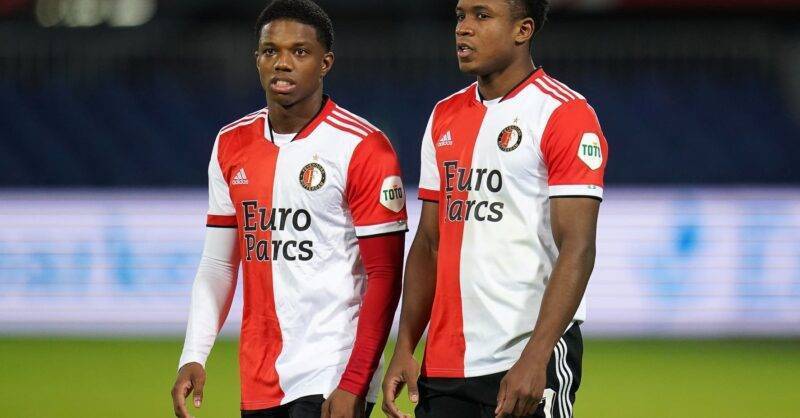 地位显然离 地位显然离